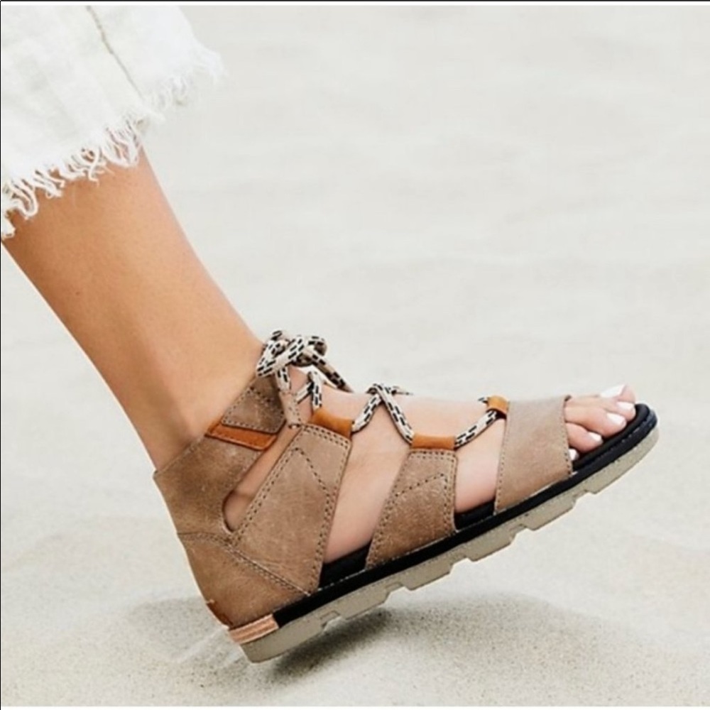 SOREL TORPEDA LACE UP SANDALS SIZE 9.5